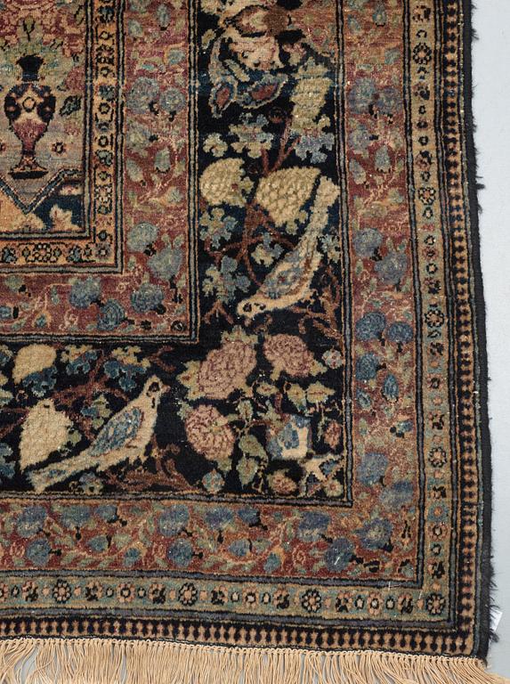 ANTIQUE/SEMI-ANTIQUE TEHERAN probably. 314,5 x 196 cm.