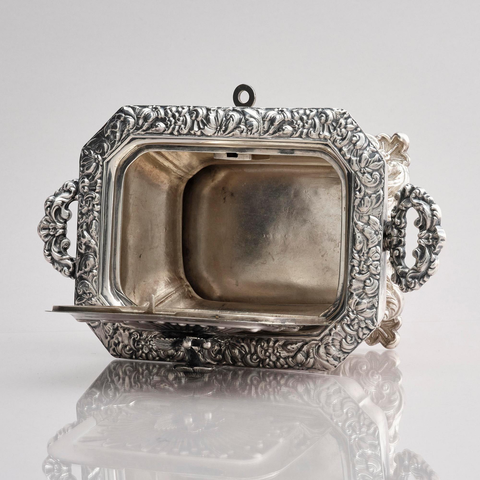 Gustaf Möllenborg, sockerskrin, silver, Stockholm 1840. Nyrokoko.