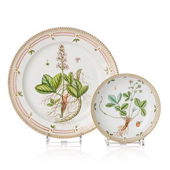 460. Two round Royal Copenhagen 'Flora Danica' serving dishes, Denmark, 20th century.
