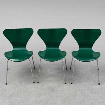 ARNE JACOBSEN, three 'Series 7' chairs from Fritz Hansen, Denmark, 1979.