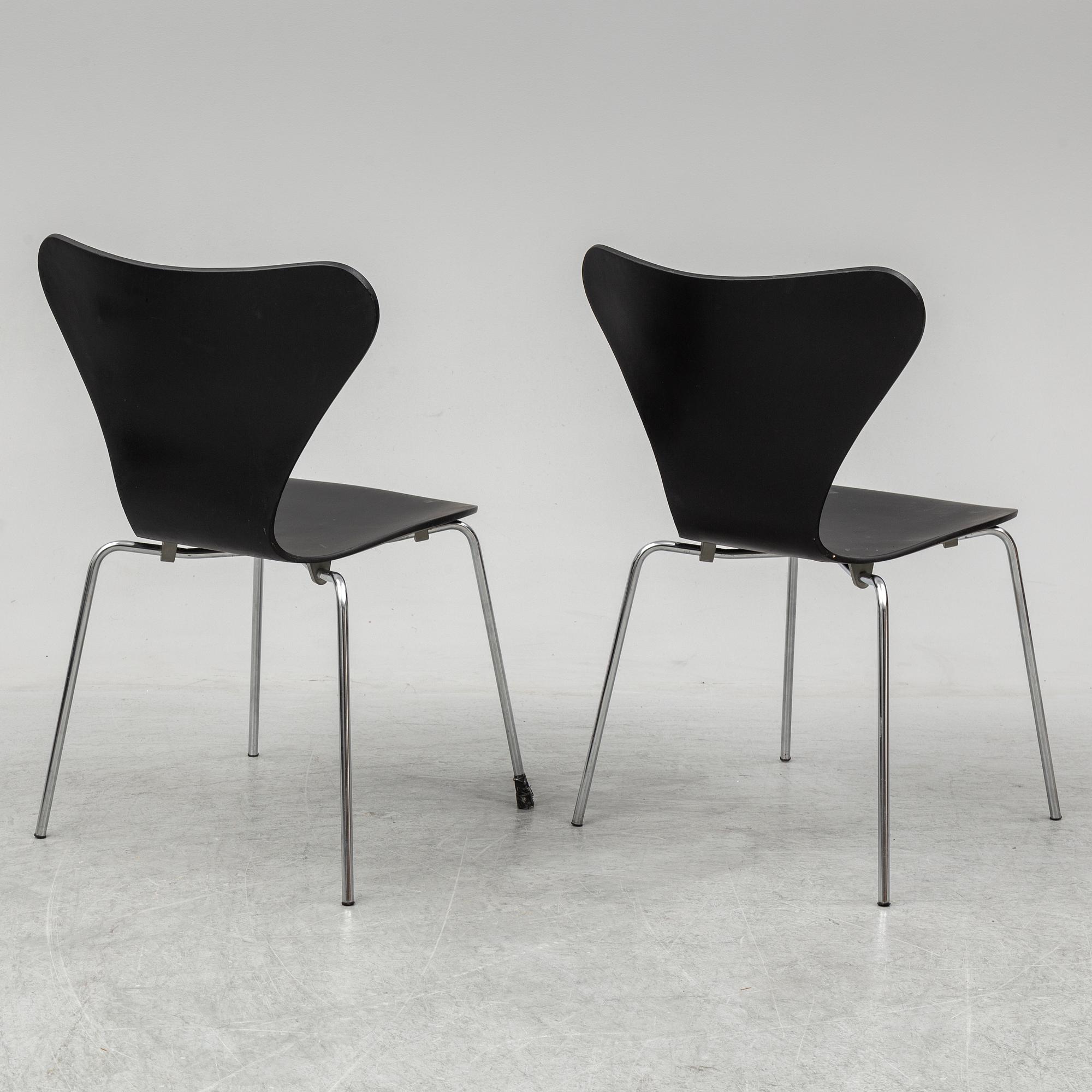 ARNE JACOBSEN, six 'Series 7' chairs from Fritz Hansen, Denmark.