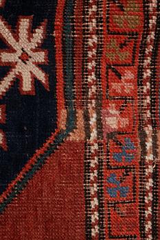 Matta, antik s.k. "Cloud band Kazak", ca 230 x 144 cm.