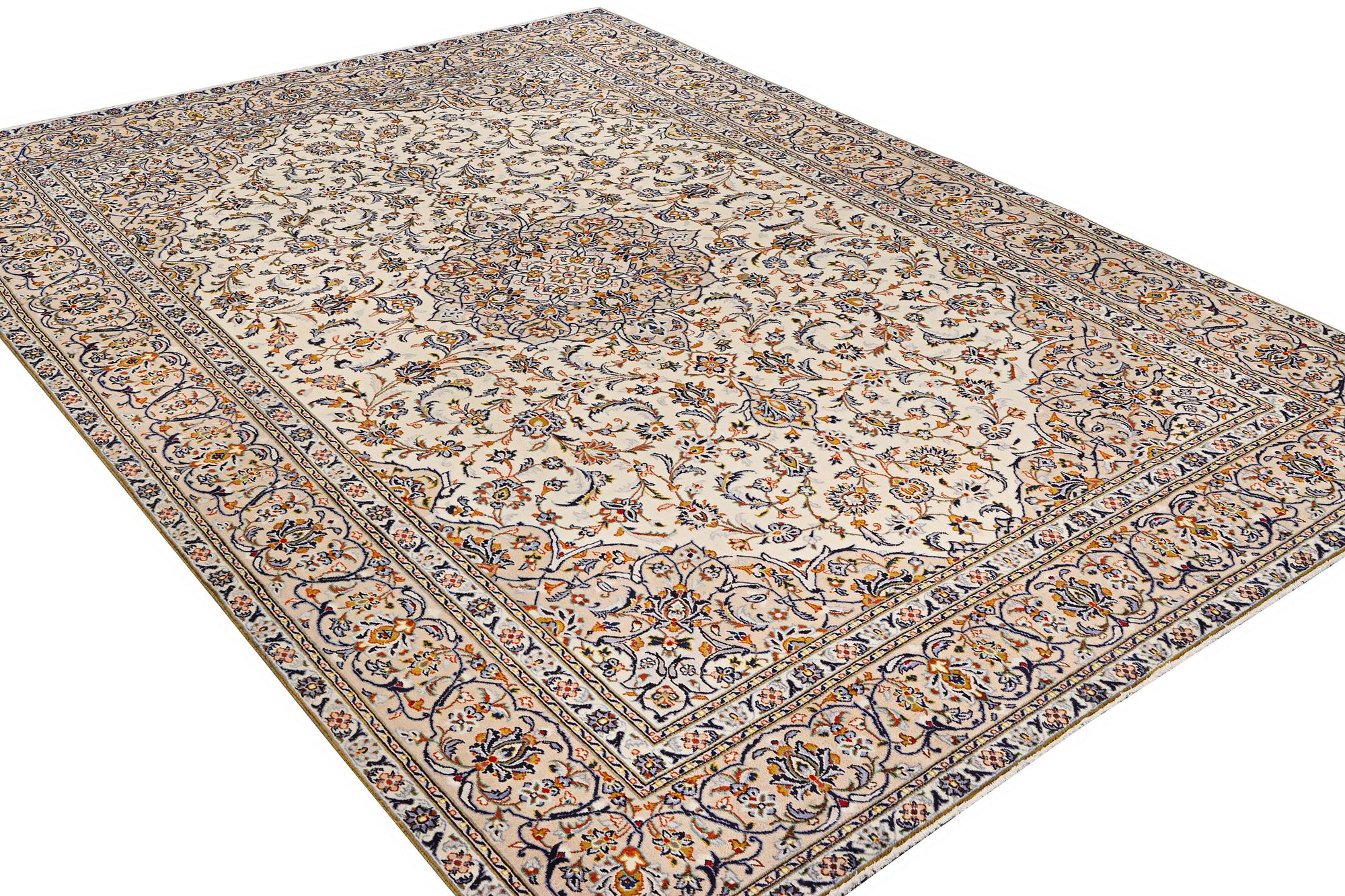 A Kashan carpet, c. 400 x 289 cm.