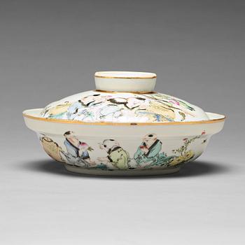 A Chinese famille rose bowl with cover, signed Ma Qingyun, 20th Century.