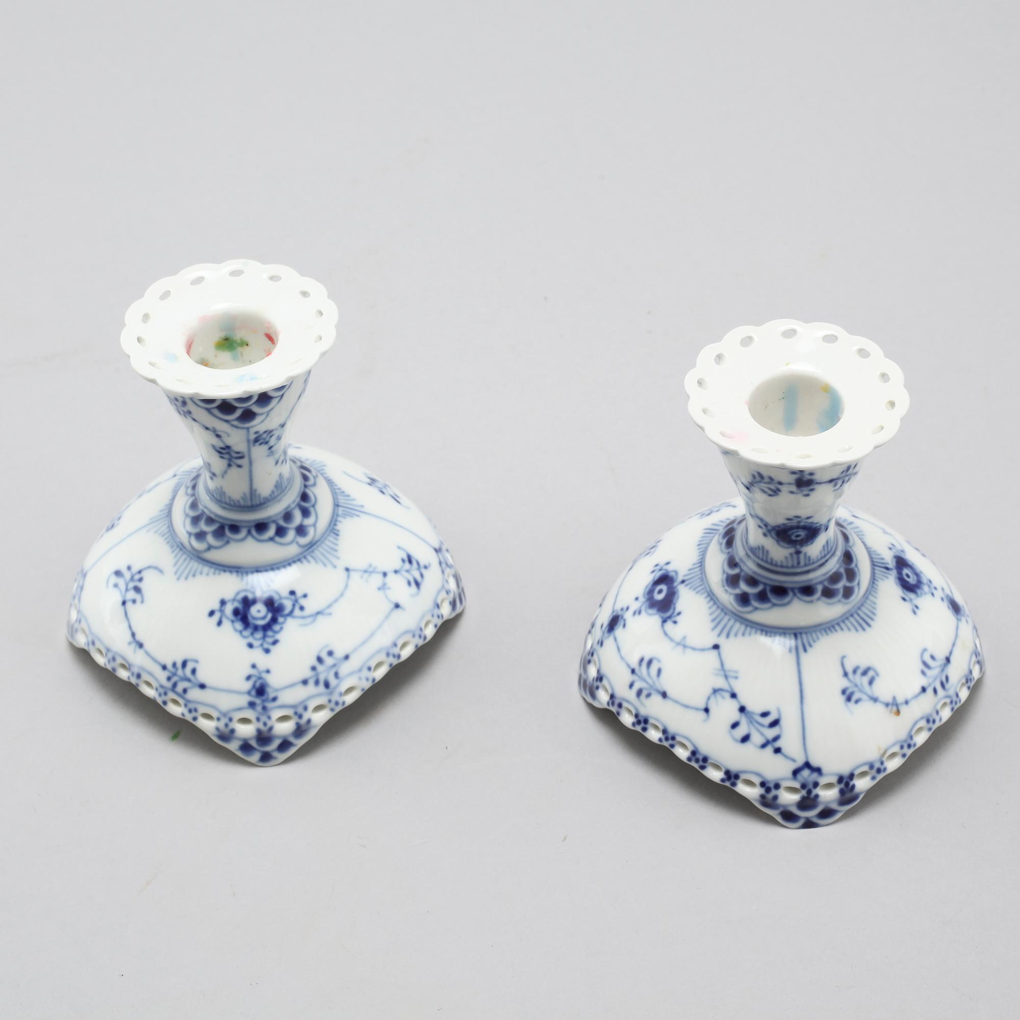 63 pieces of porcelain tableware from Royal Copenhagen, model "Musselmalet", second half of the 20th century.