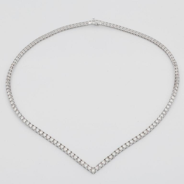 A brilliant-cut diamond necklace, 13.76 cts in total.