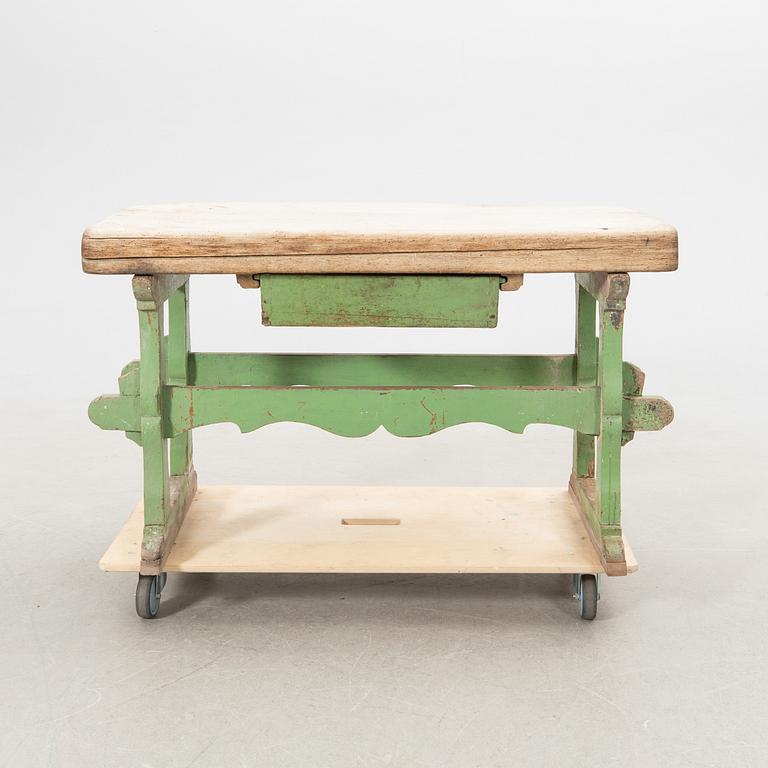 Table, late 19th century/early 20th century.