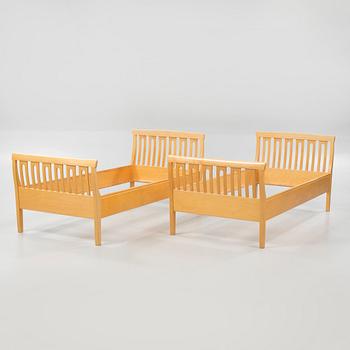 A pair of beds by Carl Malmsten for Åfors Möbelfabrik, second half of the 20th century.