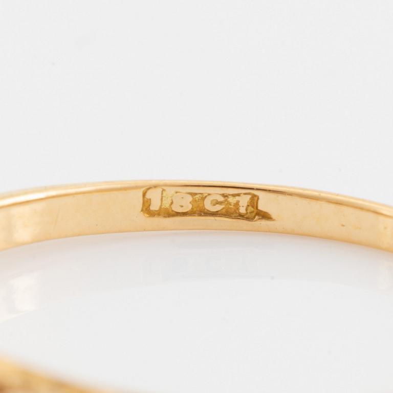 18K gold and old cut diamond band ring.