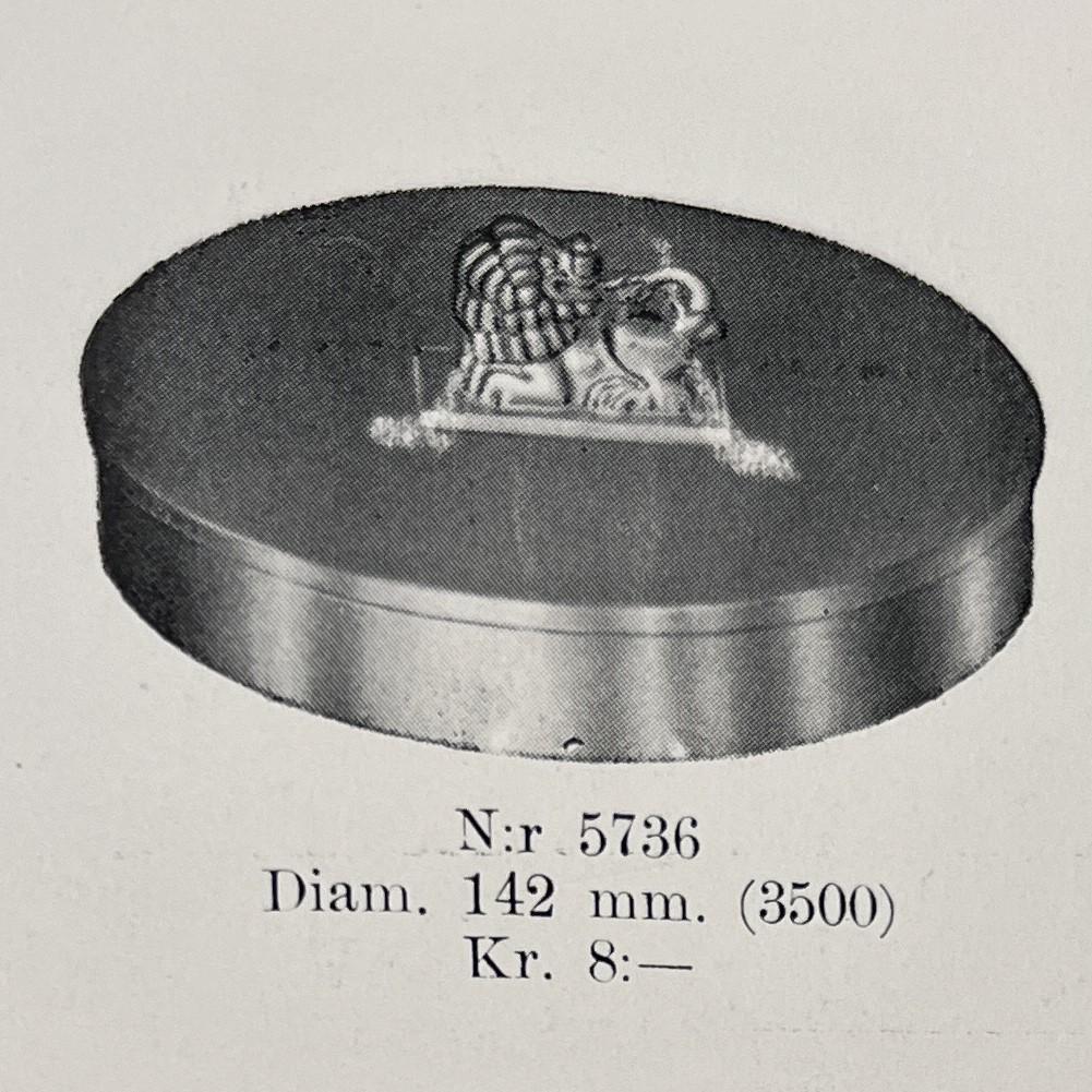 C.G. Hallberg, a lidded box model "5736", Stockholm, 1935.