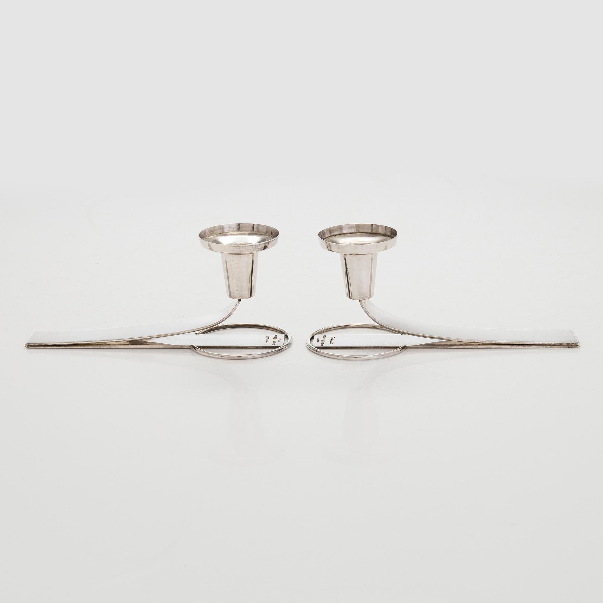 Elon Arenhill, Ljusstakar, ett par, sterlingsilver, Malmö 1997.