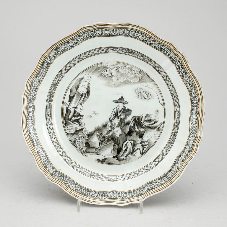 TALLRIK, porslin, Qianlong, (1736-95) senare grisailledekor.