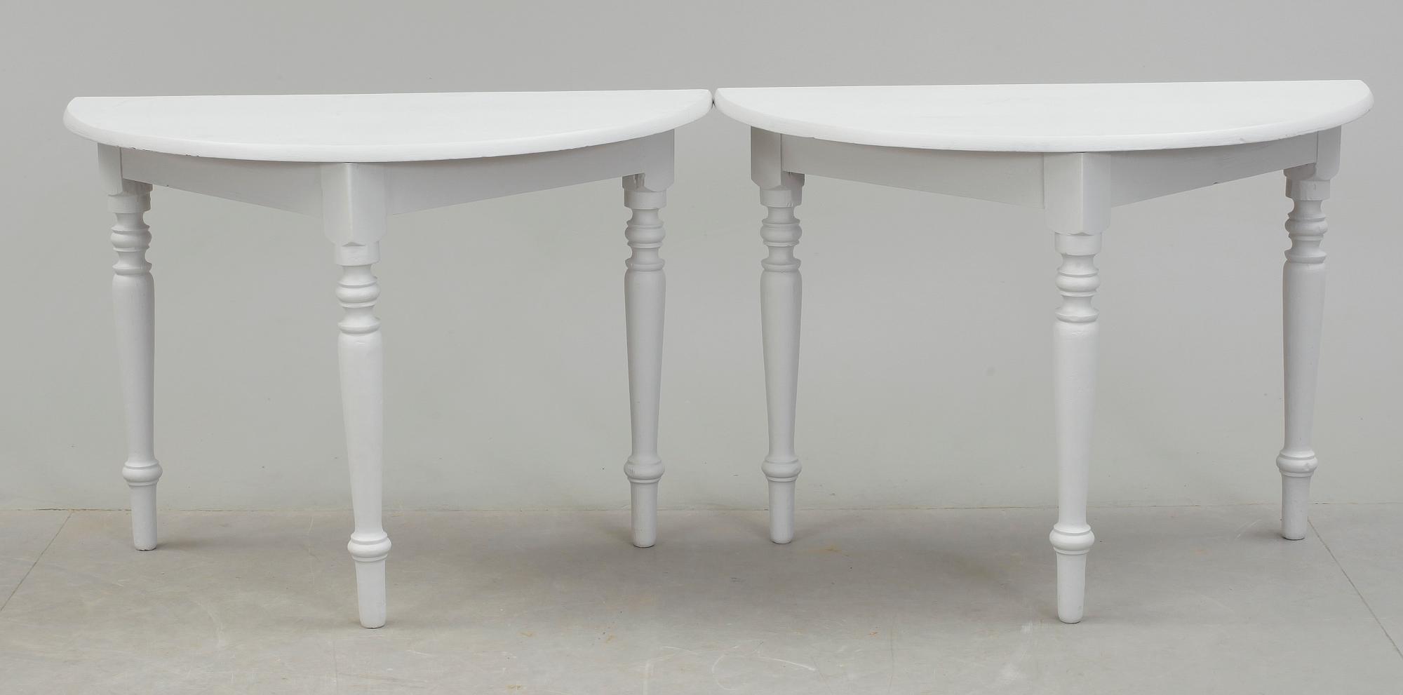 MÅNBORD / KONSOLBORD, ett par, 1800/1900-tal.