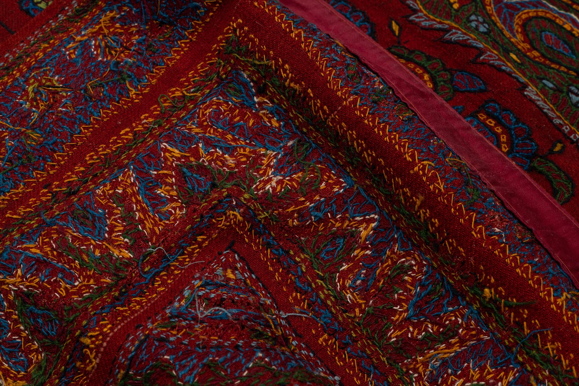 Broderi, ett par, semiantika Pateh Kirman, ca 279 x 88 cm respektive 282 x 84 cm.