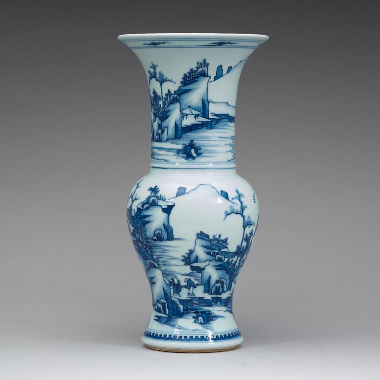 A blue and white Yenyen vase, late Qing dynasty  (1644-1912).