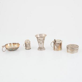 Five pieces of silver, England, Sweden and Mexico, 19-20th century.