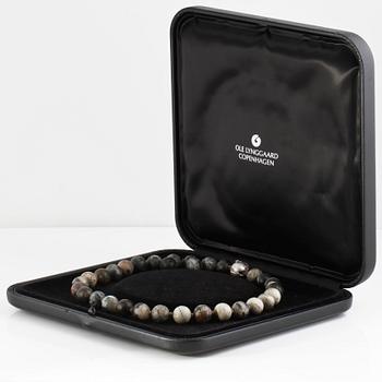 COLLIER, kulor i skiktsten, lås med 2 briljantslipade diamanter 0.08 ct.