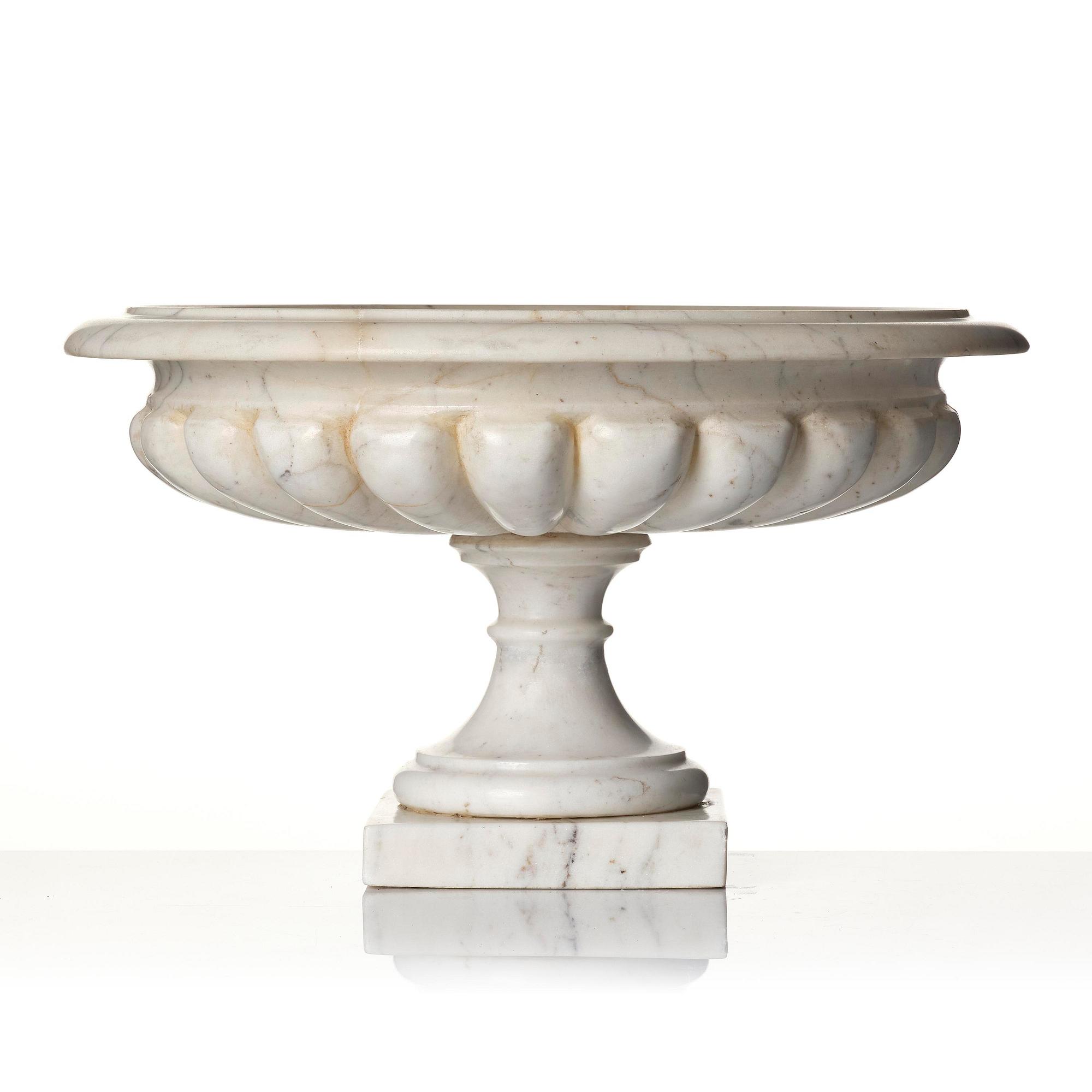 An Italian carrara marble tazza, 19th century.
