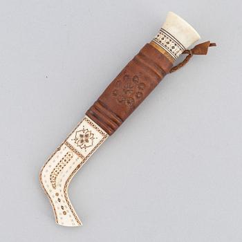 A Sami reindeer horn knife, signed SG/GS and dated 90.