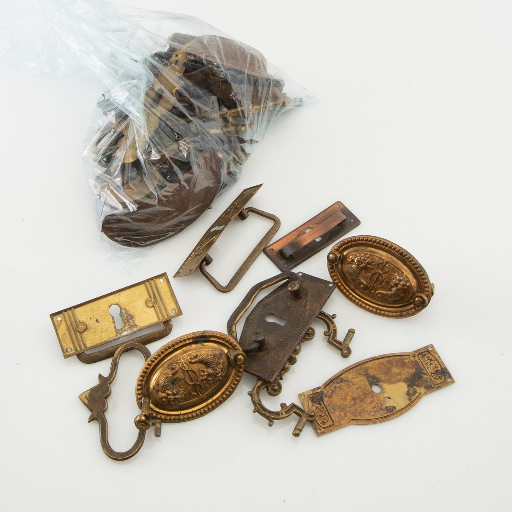 Fittings, handles, hinges, keys, etc. 19th/20th century.