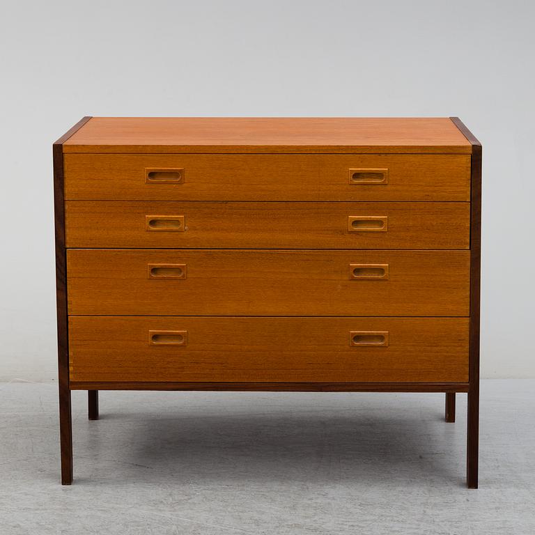 A 1950s/1960s chest of drawers.