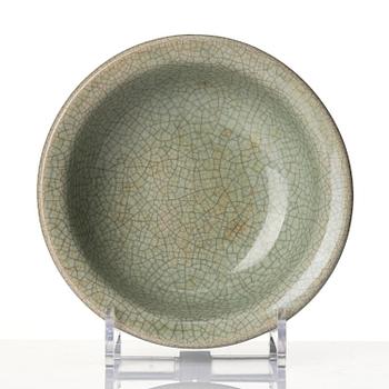 A ge glazed bowl, Qing dynasty.