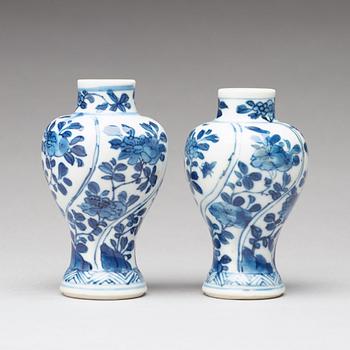 A pair of blue and white miniature vases, Qing dynasty, Kangxi (1662-1722).