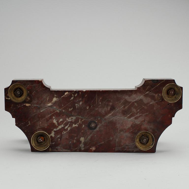 BORDSUPPSATS, marmor och brons, empiretyp, 1800-tal, bär otydl. signatur.