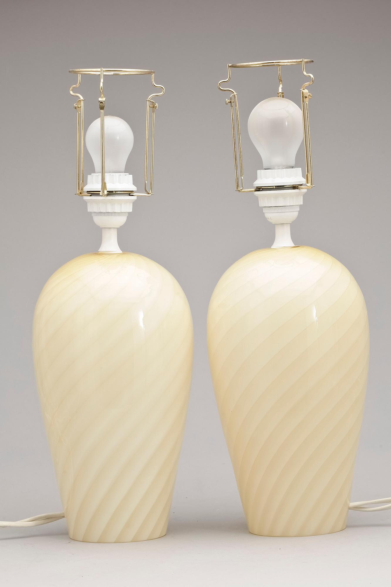 BORDSLAMPOR, ett par, glas, trol Italien, 1900-talets andra hälft.