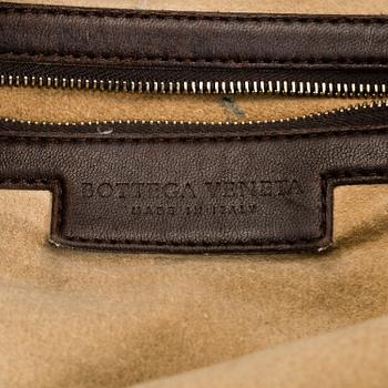 BOTTEGA VENETA, a dark brown leather 'Veneta' bag.