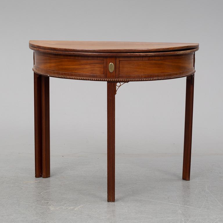 An early 19th Century round mahogany card table.