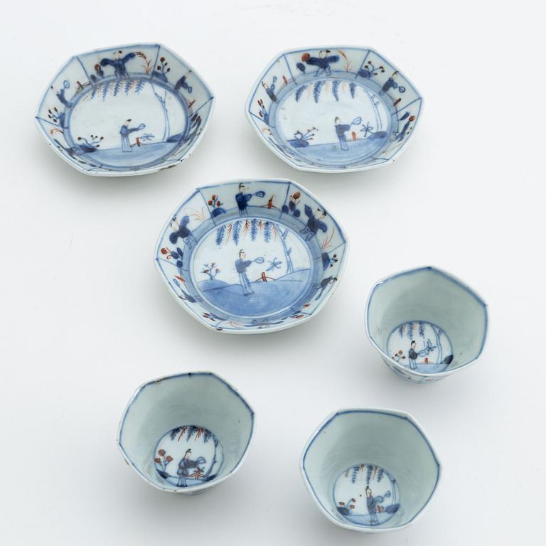 Koppar med fat, tre stycken, porslin, Kina, Qingdynastin, 1700-tal.