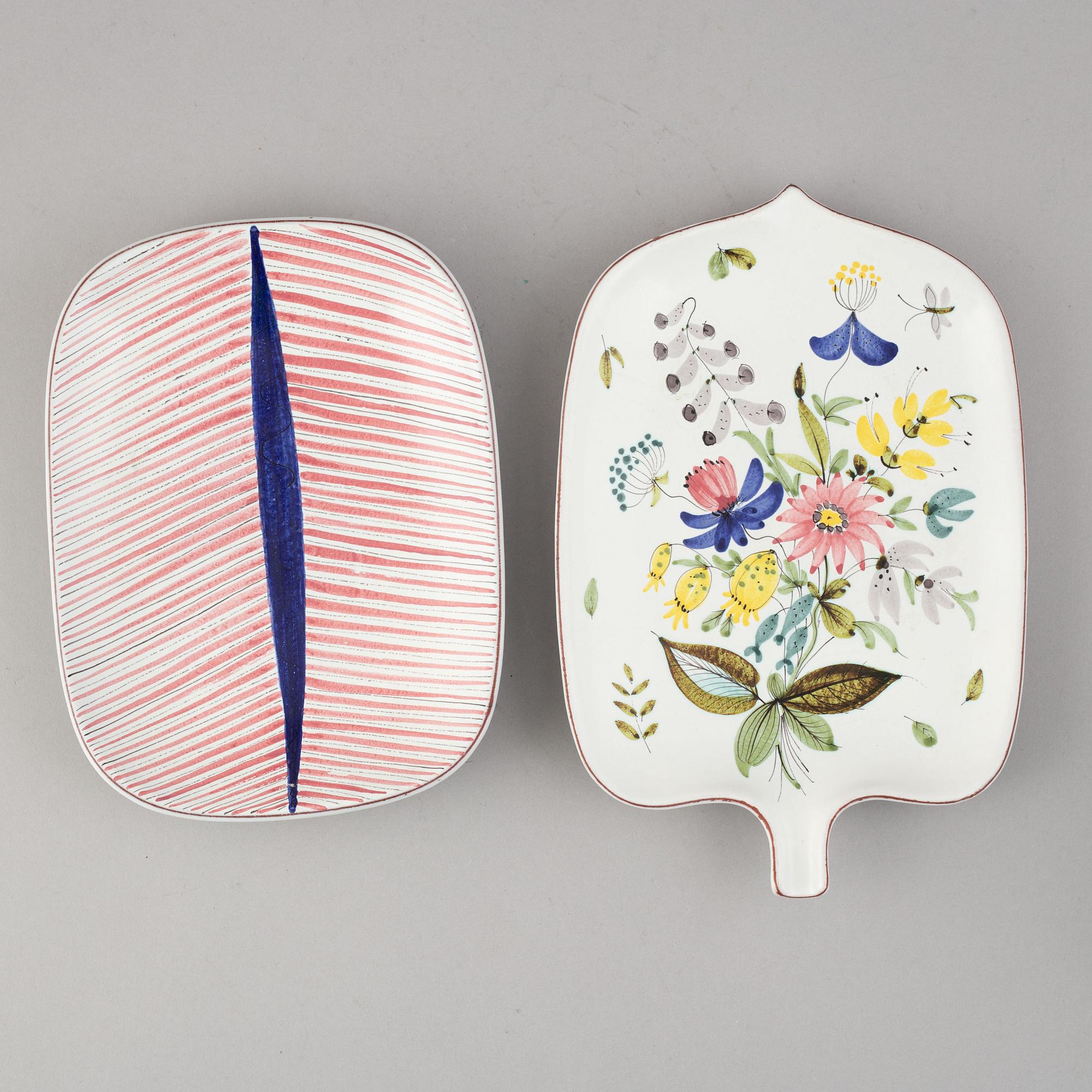 Stig Lindberg, two eathenware dishes and a vase, Gustavsberg Studio.