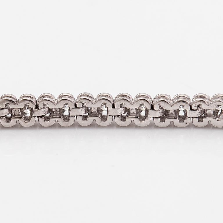 A 14K white gold bracelet with diamonds ca 0.50 ct in total.