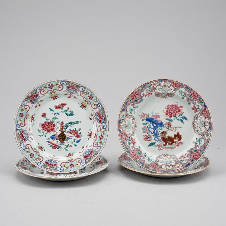 TALLRIKAR, 2+2 st, porslin, Kina, Qing dynastin, Qianlong (1735-96).