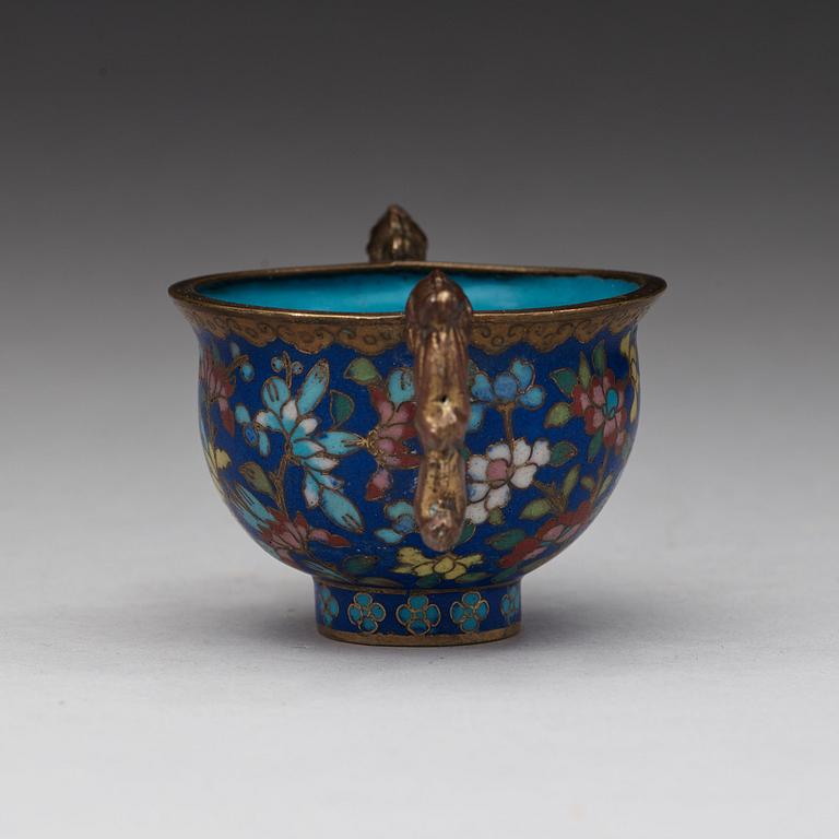 A cloisonné wine cup with handles, Qing dynasty, 19th Century.