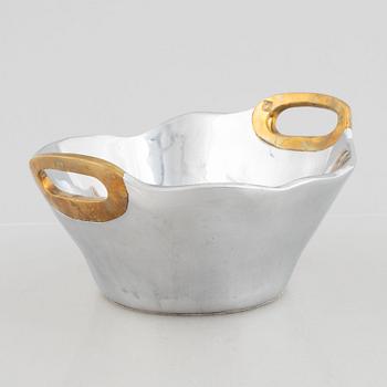 David Marshall, skål med handtag, gjuten aluminium och mässing, Spanien, 1900-talets andra hälft.