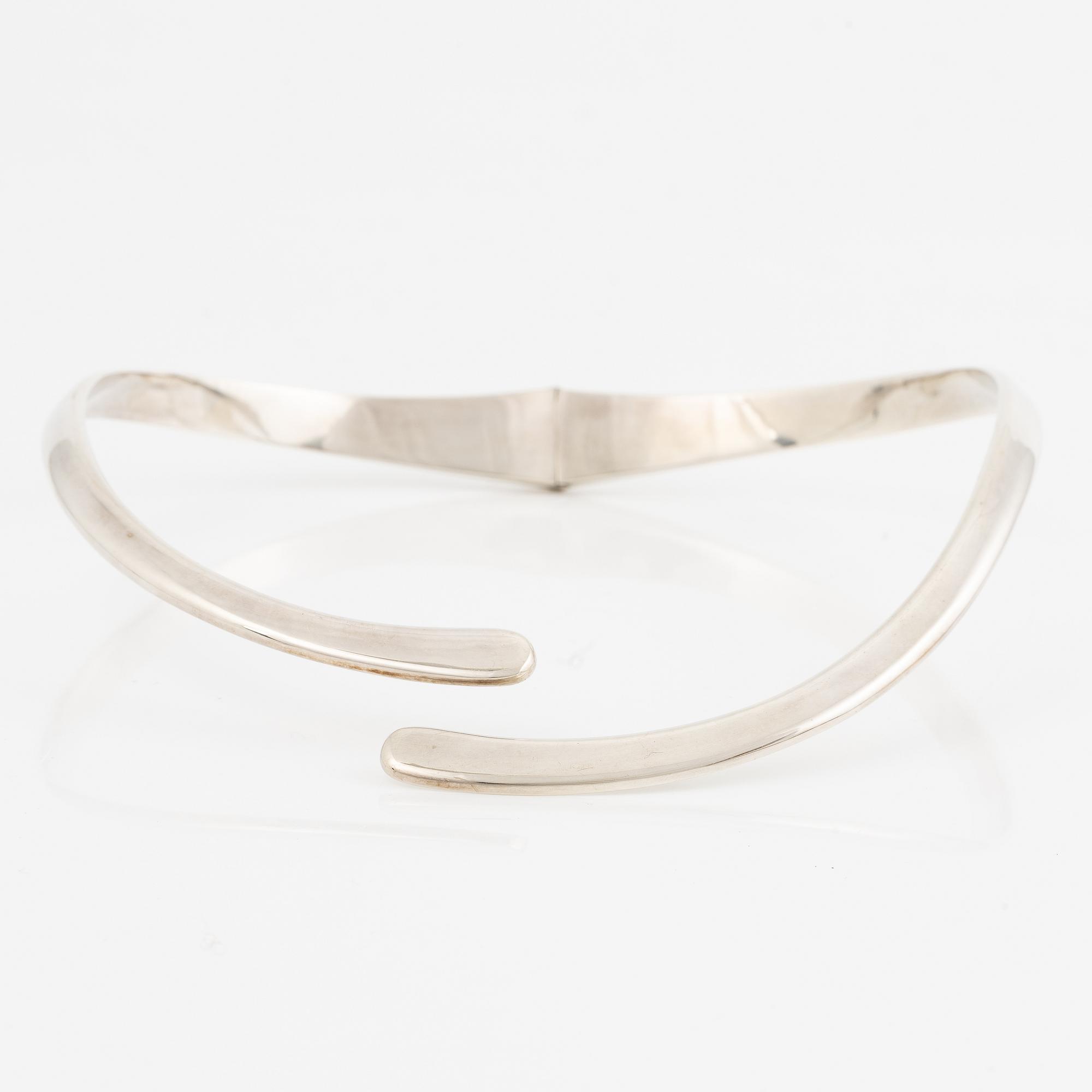 Necklace, silver,