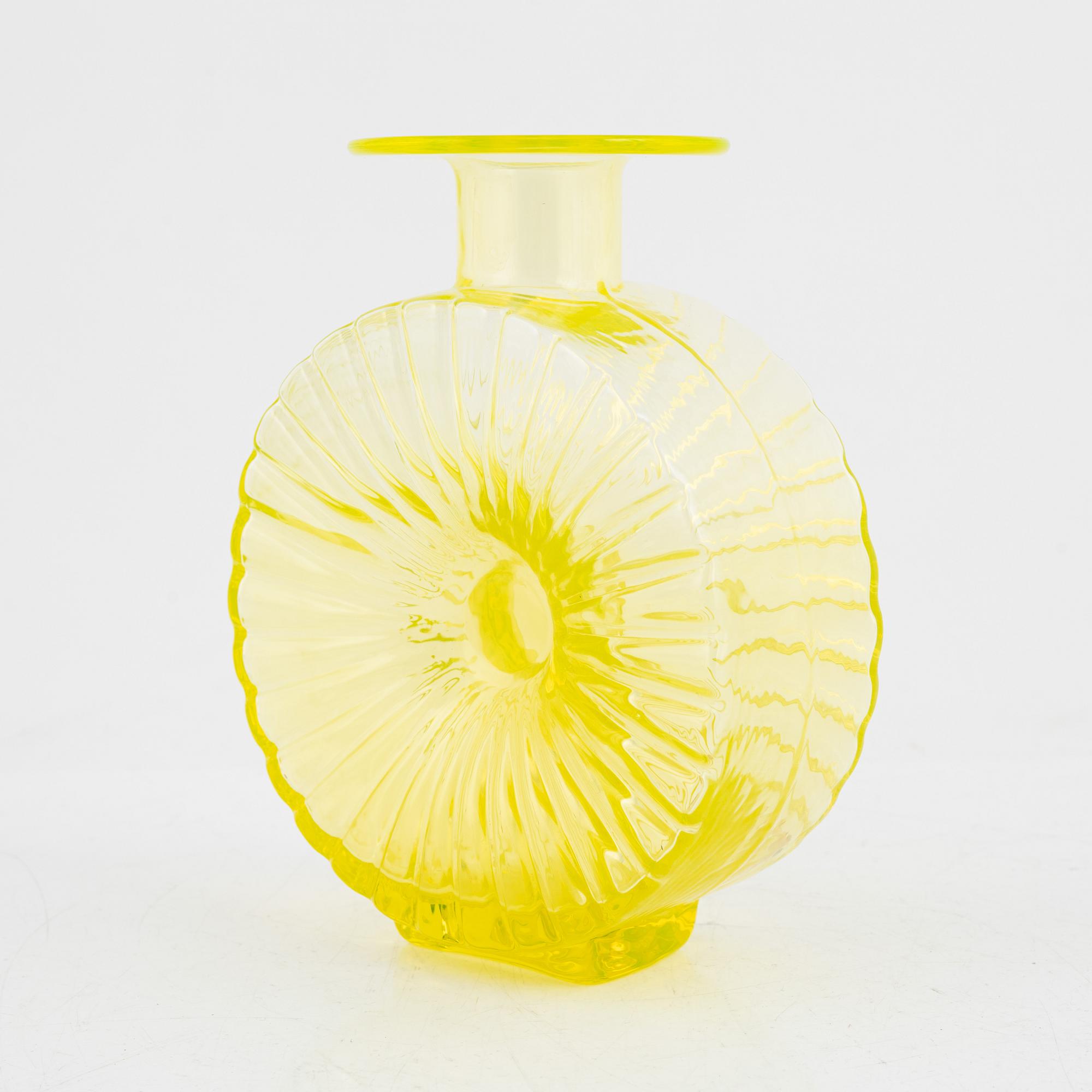 Helena Tynell, flaska, "Solflaskan" Riihimäen Lasi Oy. I produktion 1964-1974.