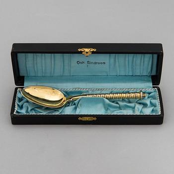 Ignati Sazikov, Serveringssked, förgyllt silver, S:t Petersburg 1860-tal.