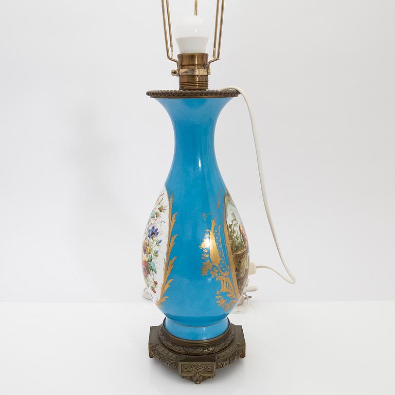 Table lamp, porcelain, first half of the 20th century.