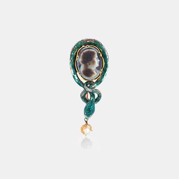 1030. An 18K gold Gustav Möllenborg brooch set with a hardstone cameo and a pearl pendant.