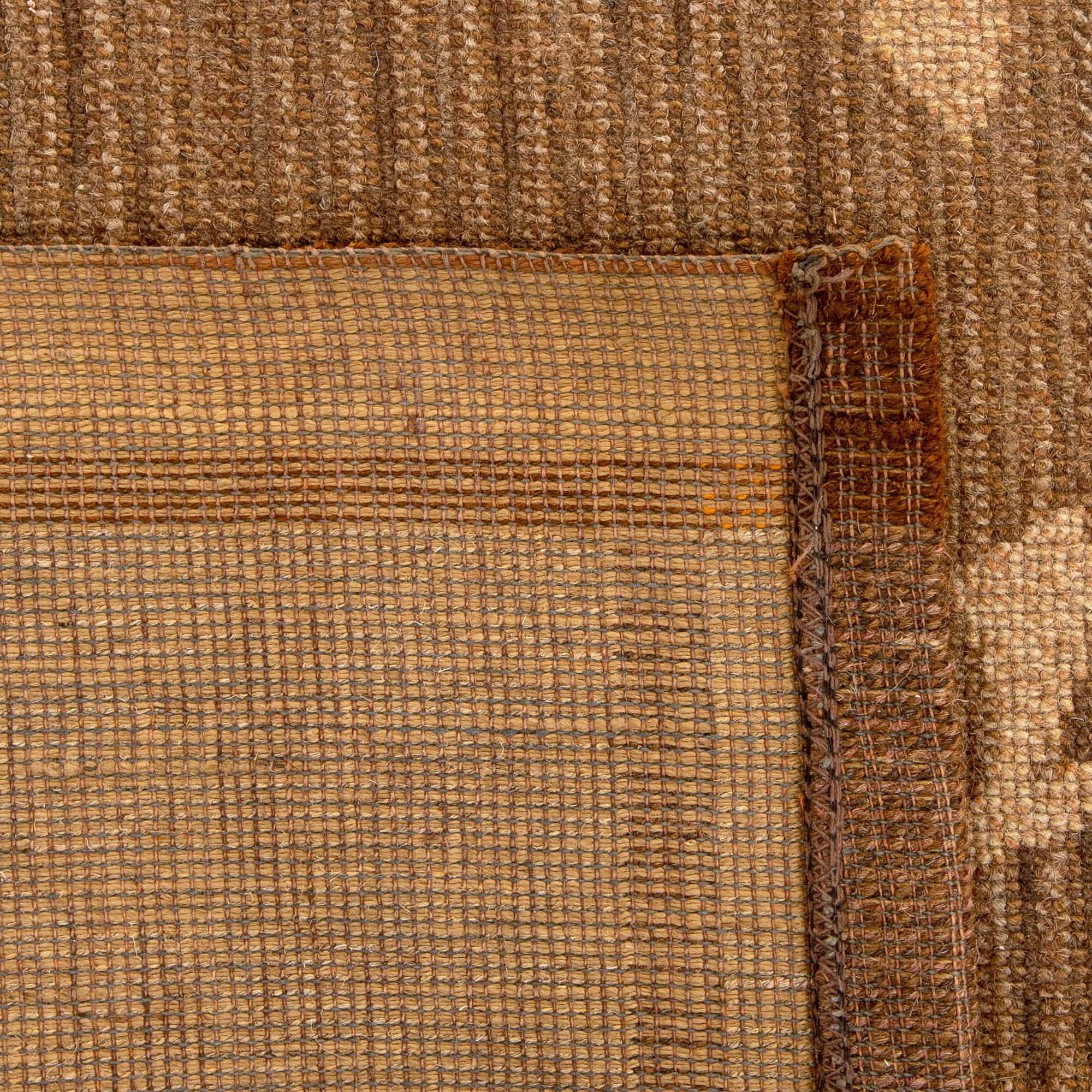 A 1940-s machine made carpet ca 350 x 244 cm.