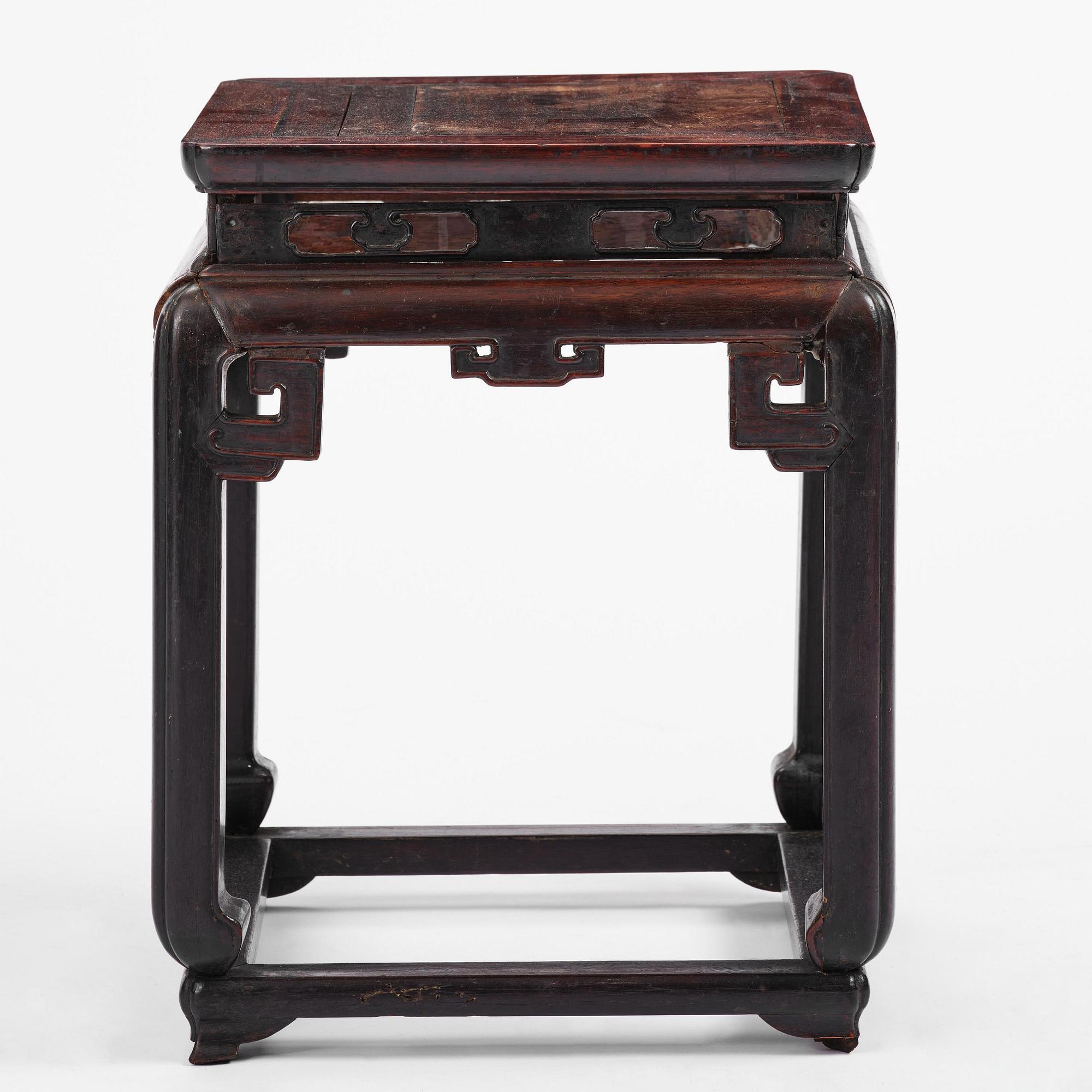 Pall/bord, hardwood. Qingdynastin, 1800-tal.