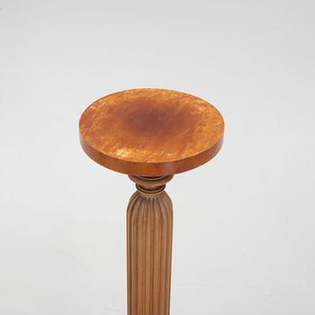 A pedestal, early 20th century.