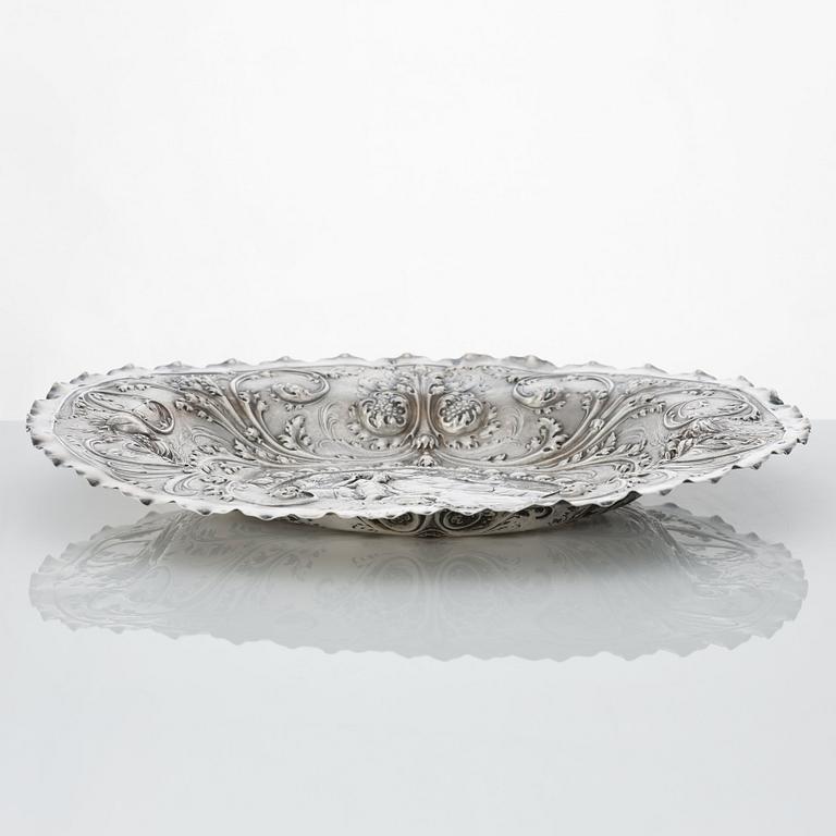 A Baltic early 18th century silver dish, mark of Christoffer I. Mansfeld, Reval (1682-1710).