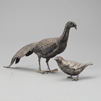 FIGUR/PEPPARKAR samt FIGUR, 1+1, silver respektive nysilver, Möjligen Holland, 1900-talets första hälft. Vikt ca 170 g.