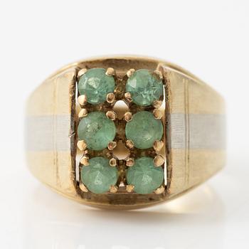 Ring, 14K guld med gröna stenar.