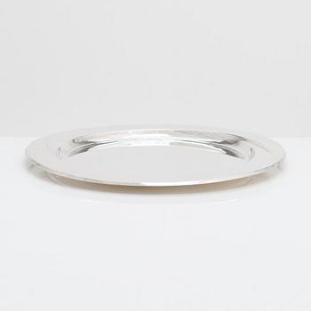 Pekka Piekäinen, bricka, sterlingsilver, för J.A. Tarkiainen, London 1996.