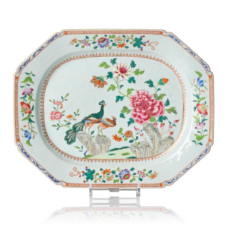 Stekfat, porslin. Qingdynastin, Qianlong (1736-95).